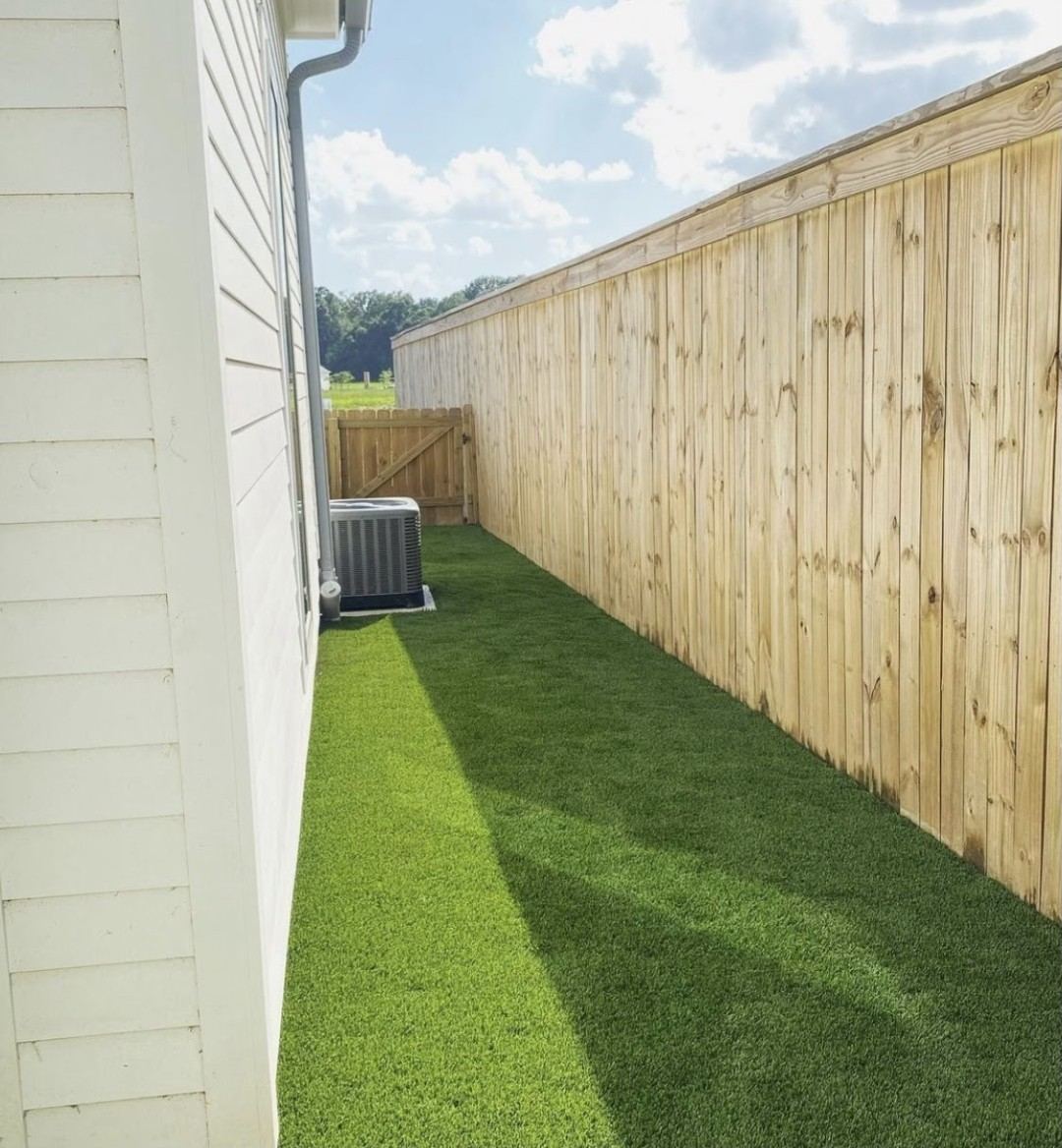 Wood privacy fence run with gate